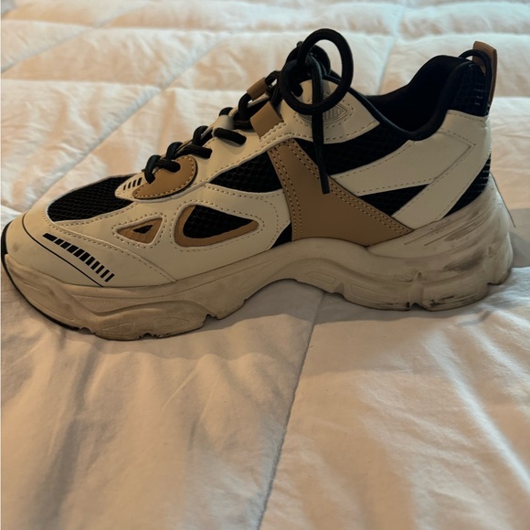 Sneakers - Picture 6 of 7